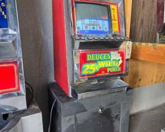 #22018 • Deuces quarter Wild Poker Slot Machine
