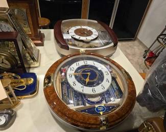#60842 • (2) Seiko Melodies in Motion Clocks
