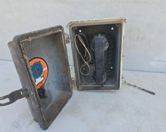 #13016 • Vintage Telephone
