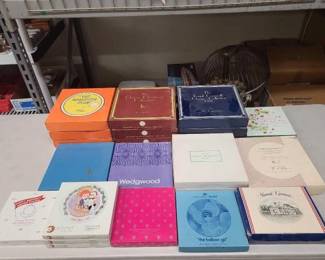 #1204 • (22) Collector's Plates
