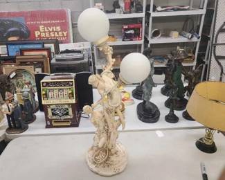 #1026 • Vintage Table Lamp Statue

