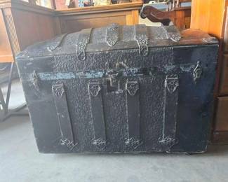 #13616 • Vintage Wooden Trunk
