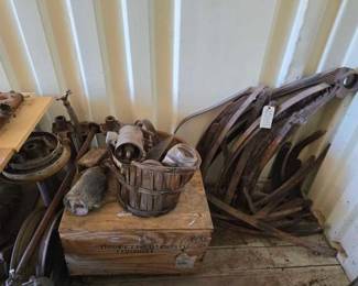 #2518 • Classic Car Parts
