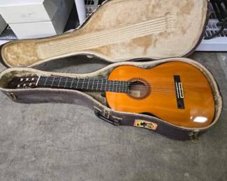 #1984 • Yamah CG-120 with Carrying Case
