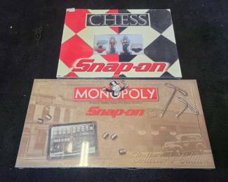 #10068 • (2) Snap-on Board Games
