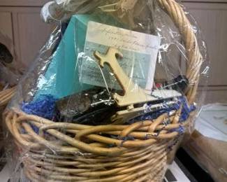 #50502 • Vintage Wine Gift Basket
