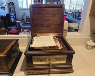 #60804 • Vintage Thorens Edelweiss II Disc Music Box
