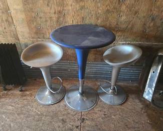 #2302 • (1) Table and (2) Barstools
