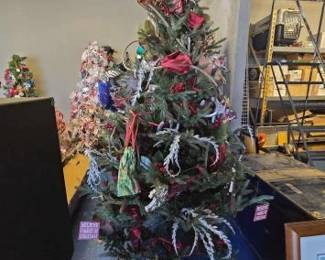 #20042 • Christmas tree.
