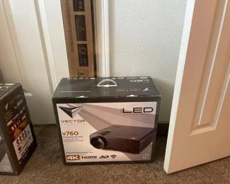 #60108 • Vector v760 Projector and Projector Screen
