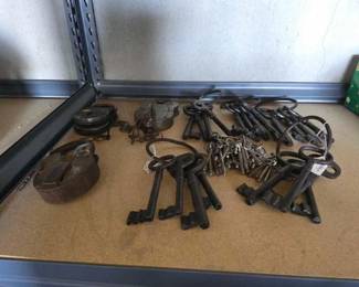 #12092 • Vintage Locks and Keys
