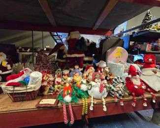 #20656 • Christmas decor, Figurines, princess kid chair & More
