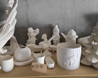 #13518 • Ceramic Porcelain Figurines
