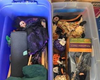 #20102 • Totes of Holidays decor & More
