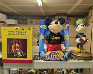 #50286 • Goofy Telephone Dance Star Mickey and Wooden Mickey

