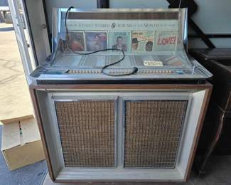 #24000 • Finest Stereo LP Albums of the month on 33 Records Jukebox.
