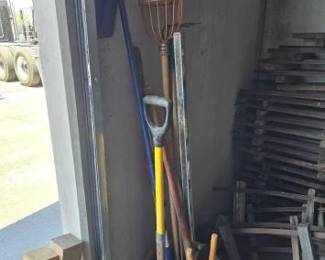 #6000 • Yard Tools with Planters
