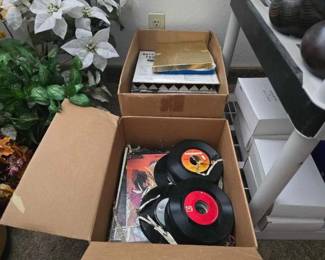 #60568 • Vinyl Album Collection
