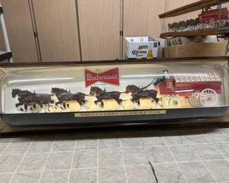 #50546 • Budweiser World Champion Clydesdale Team decor Light
