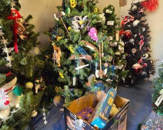 #20026 • Christmas tree, box of Decorations
