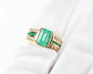 EMERALD AND DIAMOND RING 18k Gold 2.51CTW, 5.23 GRAMS GEMSTONE FINE JEWELRY BAND
