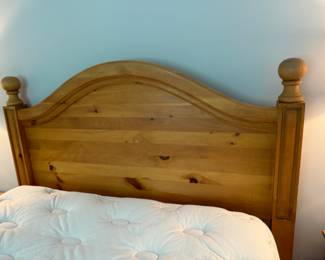 Pine full bed 