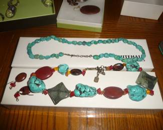 jewelry = there is more to picture