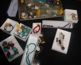 assorted jewelry