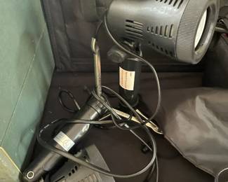 Photographic lighting set.