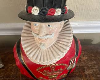 Vintage Beefeater English Yeoman plastic ice bucket.