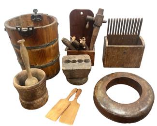 Collection Primitive Wood Articles, Molds
