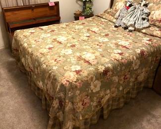 QUEEN SIZE BEDROOM SET. AND LANE CEDAR CHEST.