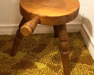 OLD VINTAGE MILKING STOOL.