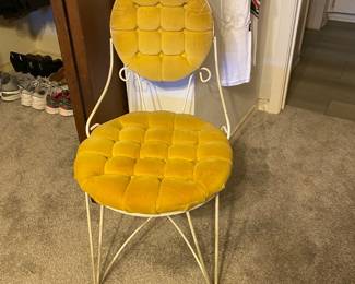 AWESOME VINTAGE VANITY STOOL/CHAIR.