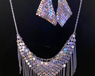 VINTAGE MESH NECKLACE AND EARRINGS.