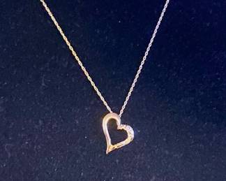 14K NECKLACE WITH HEART PENDANT.