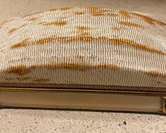 14KT YELLOW GOLD ANTIQUIE DIAMOND WEDDING SET IN ORIGINAL CASE.