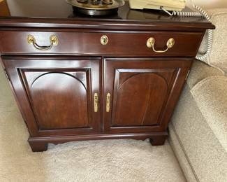Side buffet cabinet