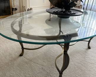 Glass coffee table 