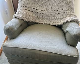 Accent chair & blanket