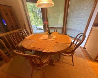Extendable kitchen table with 4 chairs