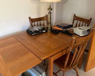 Extendable table & chairs