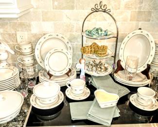 Longaberger dish set