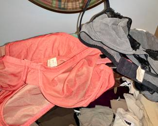 Calvin Klein, Intimates.  Size M. 32C - 34 c . 