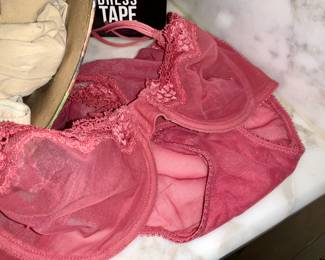 Calvin Klein, Intimates.  Size M. 32C - 34 c . 