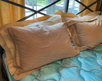 Sferra  Bros, luxury linens . Bedspread & pillowcases 