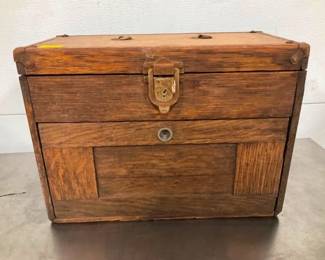 OAK MACHINEST CHEST