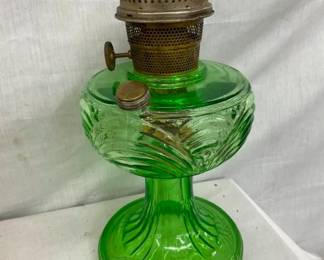 GREEN ALADDIN LINCOLN DRAPE OIL LAMP