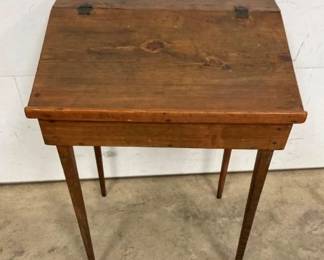 EARLY PRIM LIFT TOP DESK W/ TAPPERED LEG
