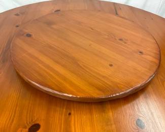 CLOSEUP VIEW TOP NICE PINE TABLE